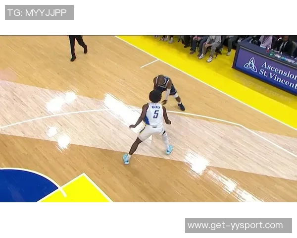 卡姆琼斯因超速被拦截逮捕急于赶往训练场引发关注