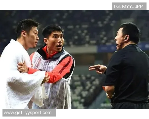 广岛外援半场结束后挑衅高天意引发双方冲突场面火爆